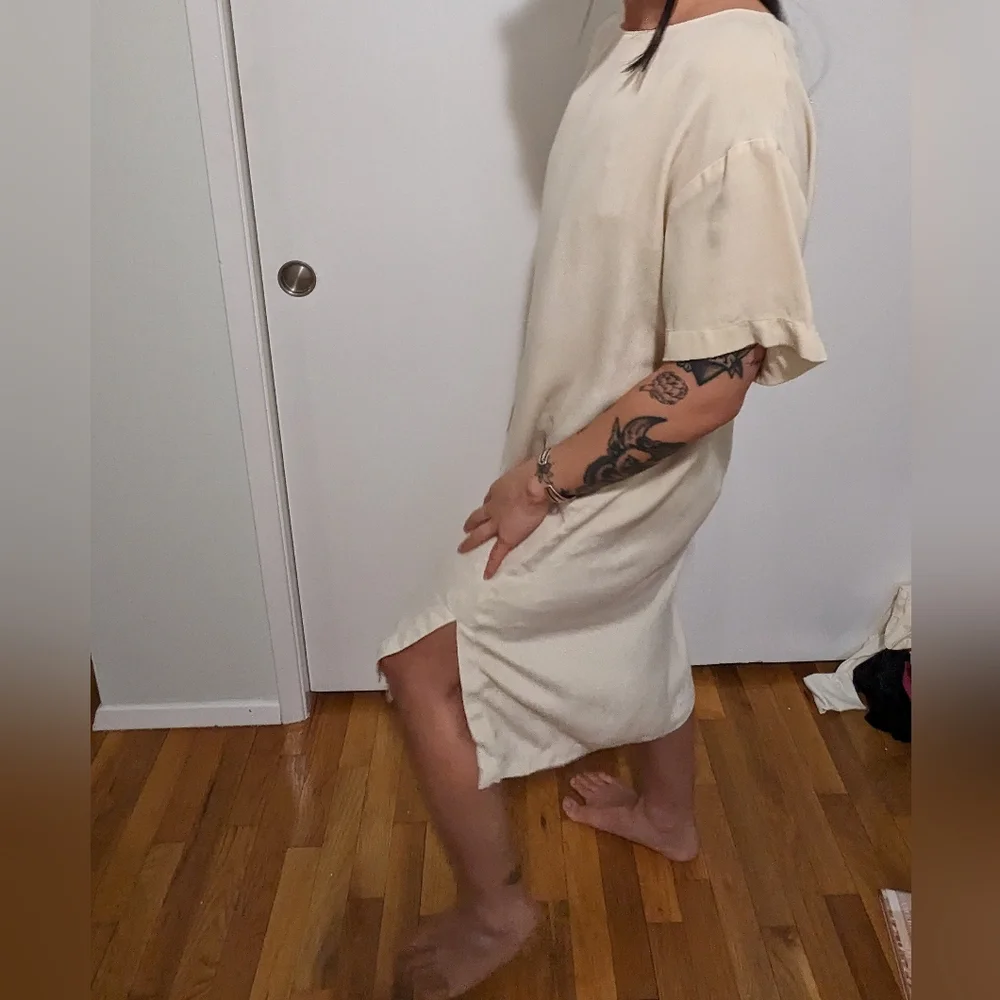 Aritzia Babaton 100% Silk Minimalist Crew Neck Midi Dress Slit Cream Medium Mode - Picture 3 of 7